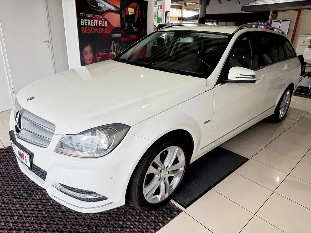 Gebraucht Mercedes C180 Avantgarde 156 PS (114 kW) 2012 Weiß Limousine