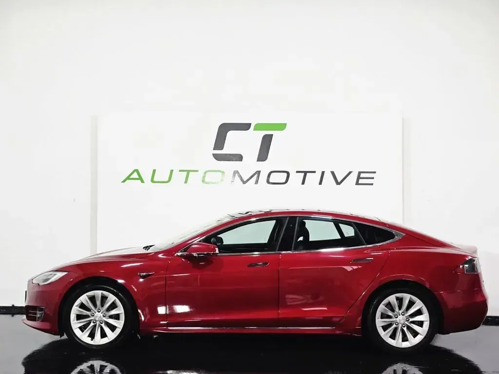 Occasion Tesla Model S 241 kW (328 ch) 2018 Rouge Citadine