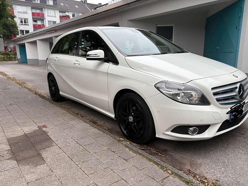 Gebraucht Mercedes B180 109 PS (80 kW) 2014 Van / Kleinbus