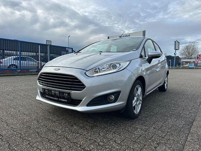 Gebraucht Ford Fiesta Titanium 95 PS (69 kW) 2015 Grau Limousine