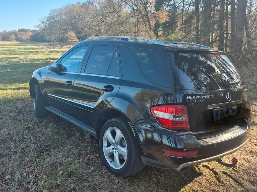 Gebraucht Mercedes ML320 224 PS (164 kW) 2009 Schwarz SUV