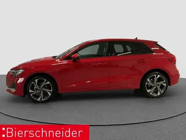 Używany Audi A3 Advanced 116 KM (85 kW) 2025 Czerwony Sedan/Limuzyna