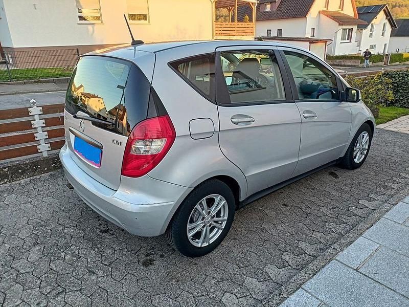 Gebraucht Mercedes A160 Avantgarde 82 PS (60 kW) 2012 Silber Van / Kleinbus