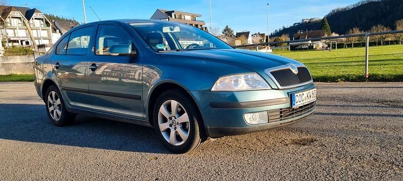 Grün Gebraucht 2007 Skoda Octavia Limousine | 2.200 € (Guter Preis) - Bild 1/4