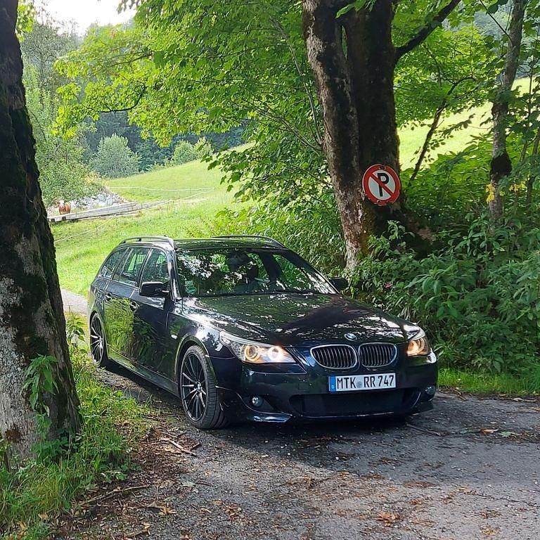 Schwarz Gebraucht 2008 BMW 530 Sport Line Kombi | 9.390 € - Bild 1/4