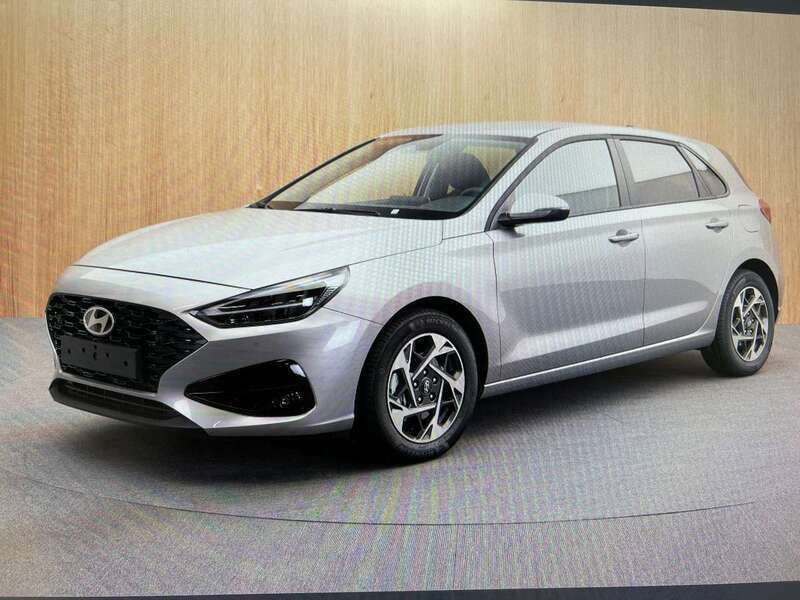 Shimmering silver Neu 2024 Hyundai i30 Advantage Limousine | 21.527 € (Fairer Preis) - Bild 1/4
