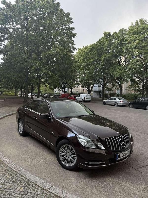 Gebraucht 2011 Mercedes E220 Elegance Limousine | 10.300 € (Fairer Preis) - Bild 1/4