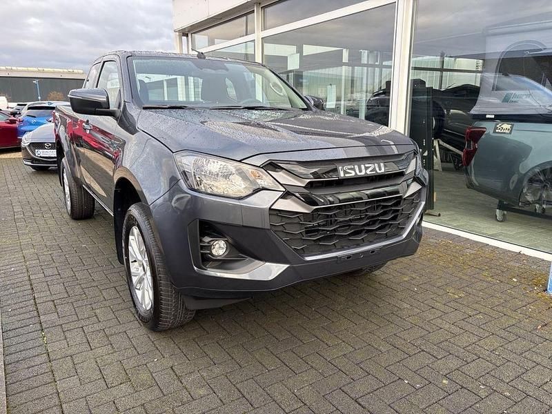 Neu Isuzu D-Max 163 PS (119 kW) 2025 Grau SUV