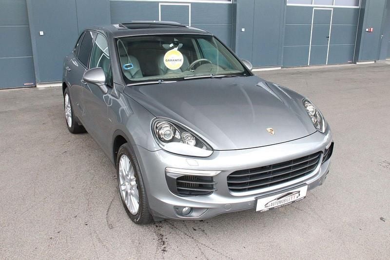 Grau Gebraucht 2015 Porsche Cayenne SUV | 31.500 € (Guter Preis) - Bild 1/4