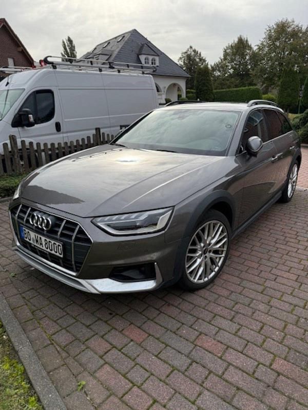 Grau Gebraucht 2022 Audi A4 Allroad Kombi | 29.500 € - Bild 1/4