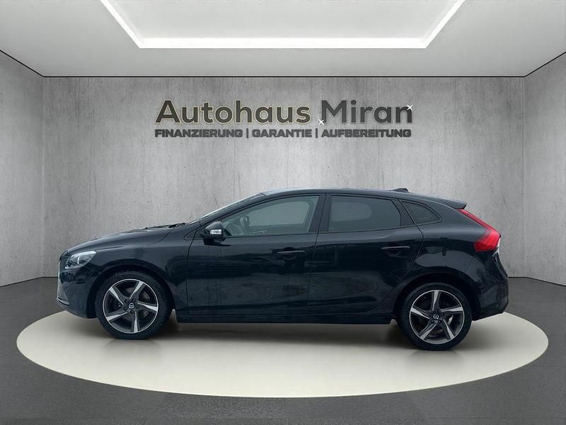 Gebraucht Volvo V40 You! 120 PS (88 kW) 2013 Schwarz Limousine