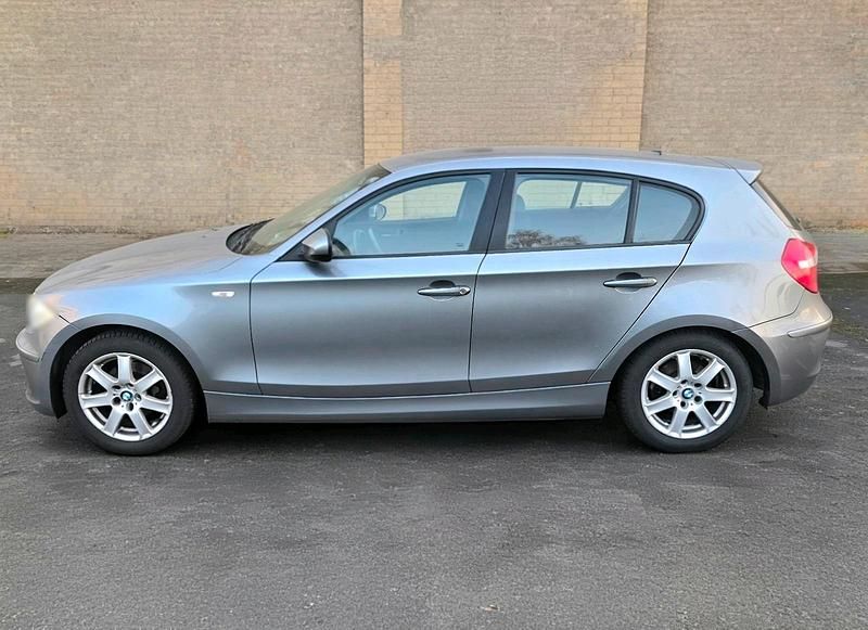 Gebraucht BMW 116 122 PS (89 kW) 2011 Grau Kleinwagen