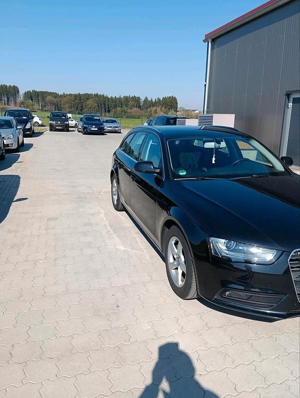Gebraucht Audi A4 136 PS (100 kW) 2014 Schwarz Kombi