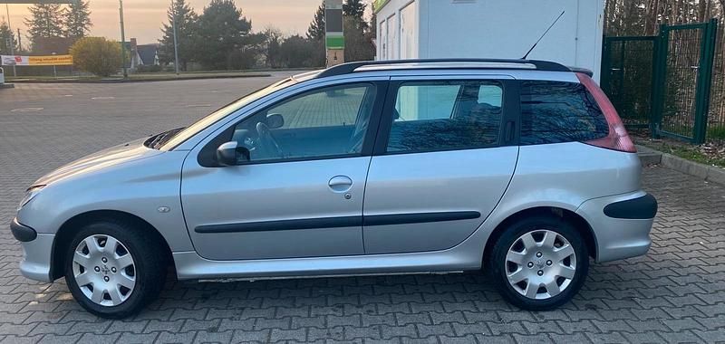 Gebraucht Peugeot 206 65 PS (47 kW) 2005 Grau Limousine
