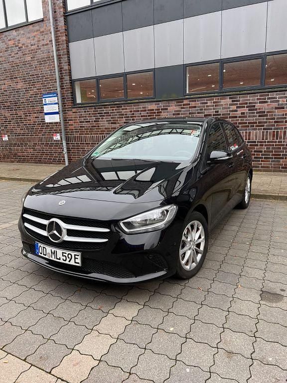 Schwarz Gebraucht 2022 Mercedes B250e Van / Kleinbus | 20.699 € (Superpreis) - Bild 1/4
