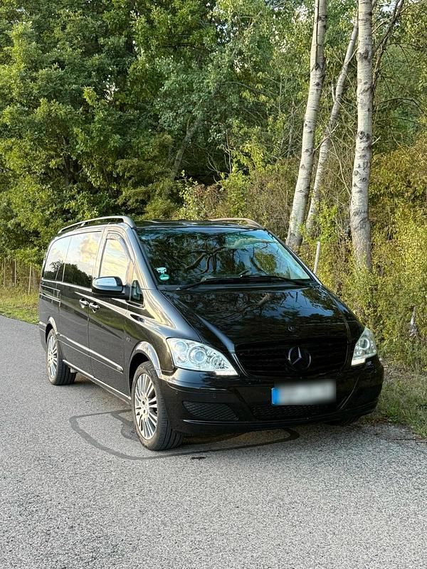 Schwarz Gebraucht 2011 Mercedes Viano Van / Kleinbus | 17.999 € (Fairer Preis) - Bild 1/4