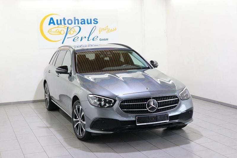 Grau Gebraucht 2022 Mercedes E300 Avantgarde Limousine | 25.990 € (Superpreis) - Bild 1/4