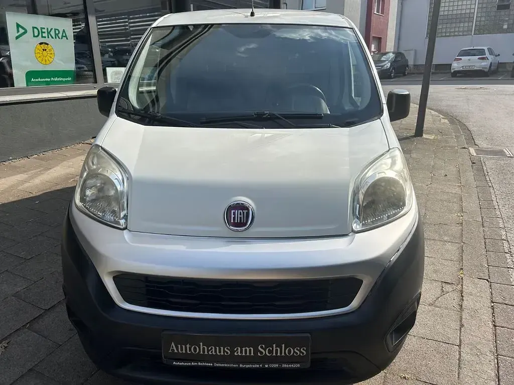 Gebraucht Fiat Fiorino 80 PS (58 kW) 2017 Weiß Van / Kleinbus