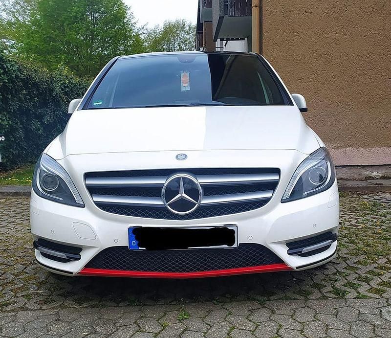 Gebraucht Mercedes B200 156 PS (114 kW) 2012 Weiß Van / Kleinbus