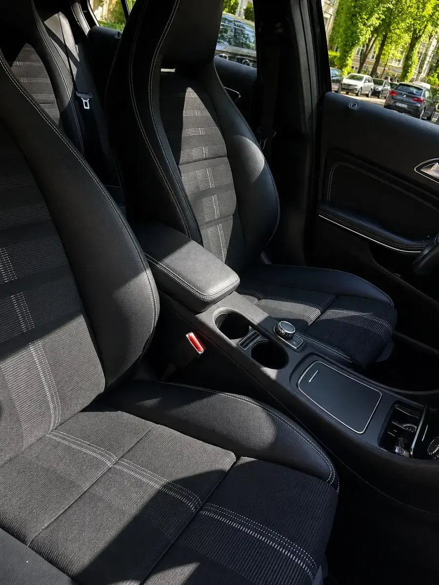 Gebraucht Mercedes A180 122 PS (89 kW) 2018 Schwarz Limousine