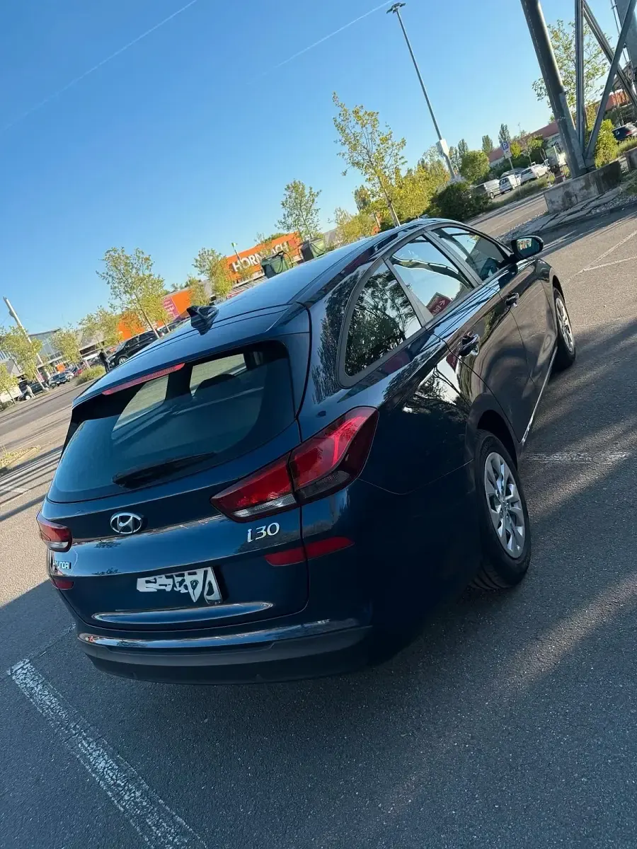 Gebraucht Hyundai i30 Select 100 PS (73 kW) 2020 Blau Kombi