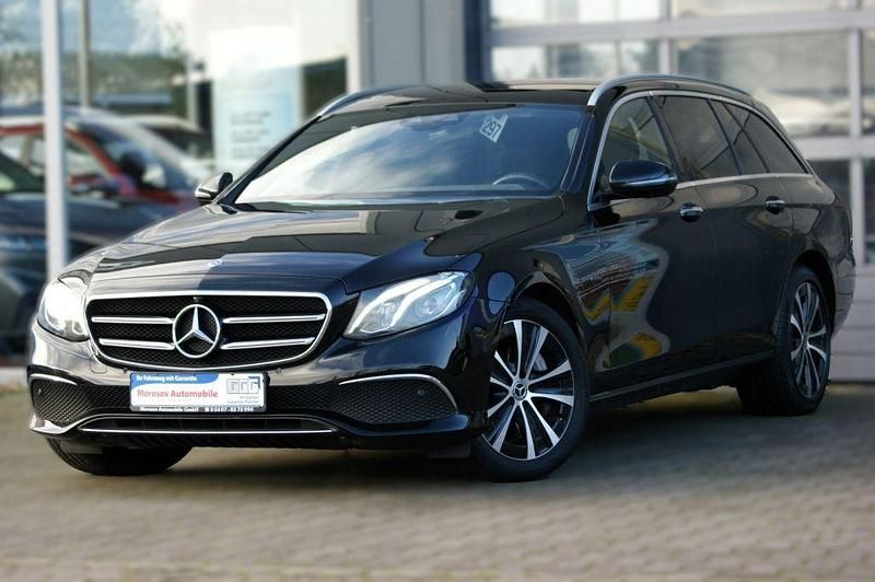 Schwarz Gebraucht 2020 Mercedes E300 Avantgarde Kombi | 33.700 € - Bild 1/4