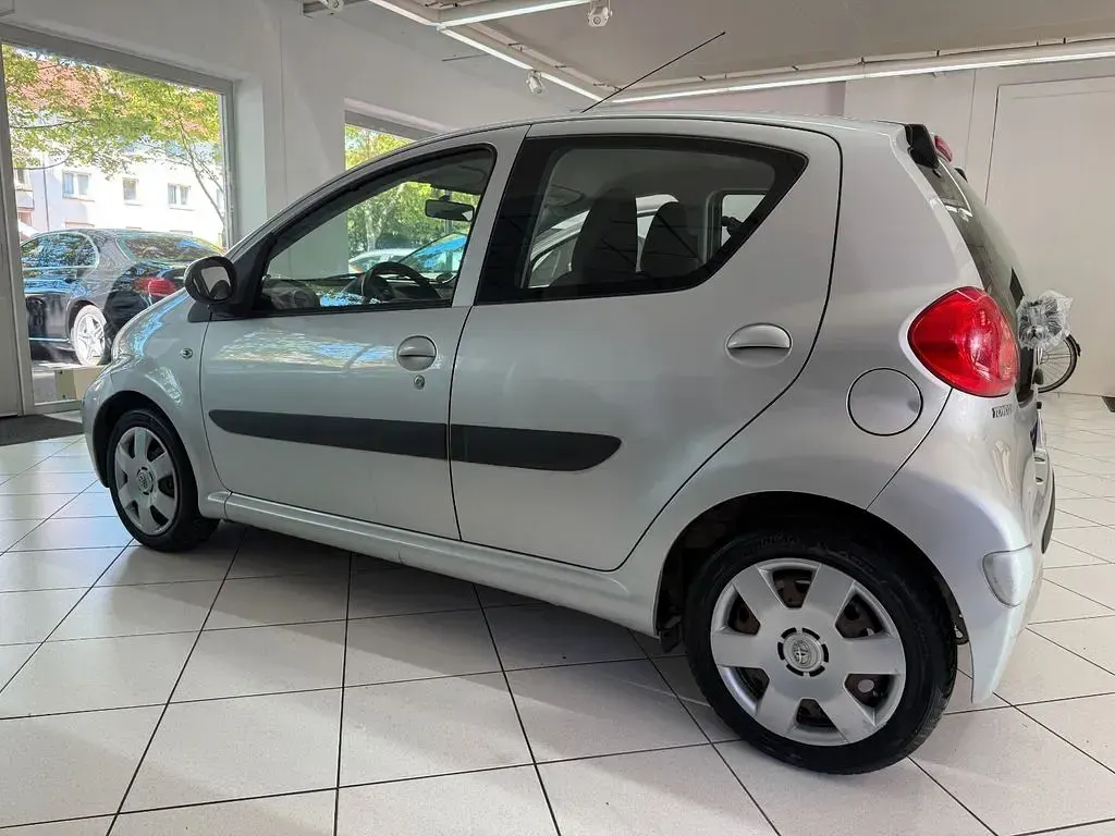 Gebraucht Toyota Aygo City 68 PS (50 kW) 2007 Silber Kleinwagen