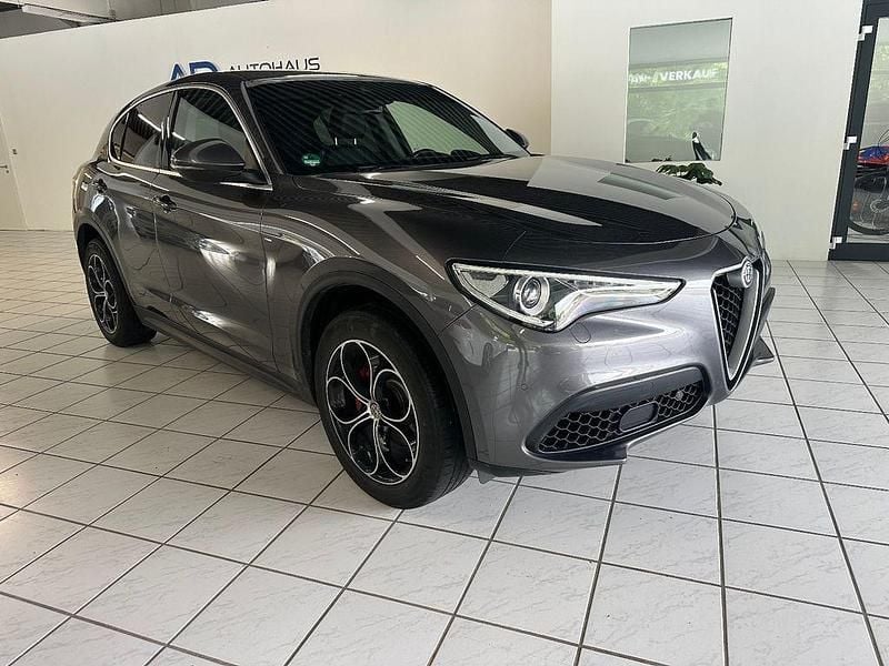 Gebraucht 2018 Alfa Romeo Stelvio Super SUV | 17.990 € (Fairer Preis) - Bild 1/4