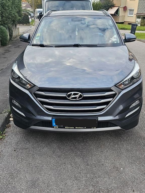 Grau Gebraucht 2015 Hyundai Tucson Style SUV | 16.500 € (Fairer Preis) - Bild 1/4