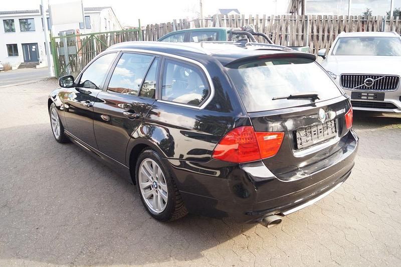 Gebraucht BMW 320 Exclusive 184 PS (135 kW) 2011 Schwarz Kombi