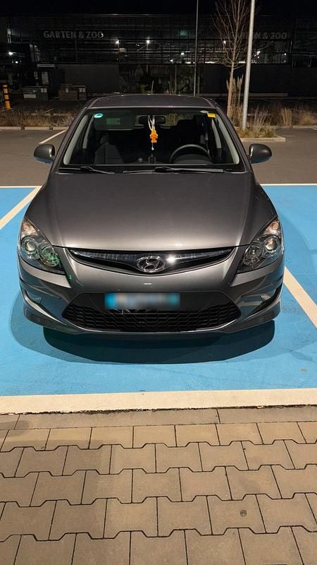 Gebraucht Hyundai i30 109 PS (80 kW) 2011 Grau Kleinwagen