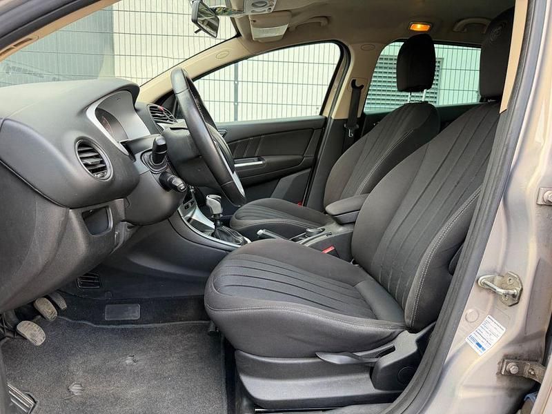 Gebraucht Lancia Delta 120 PS (88 kW) 2010 Silber Kleinwagen