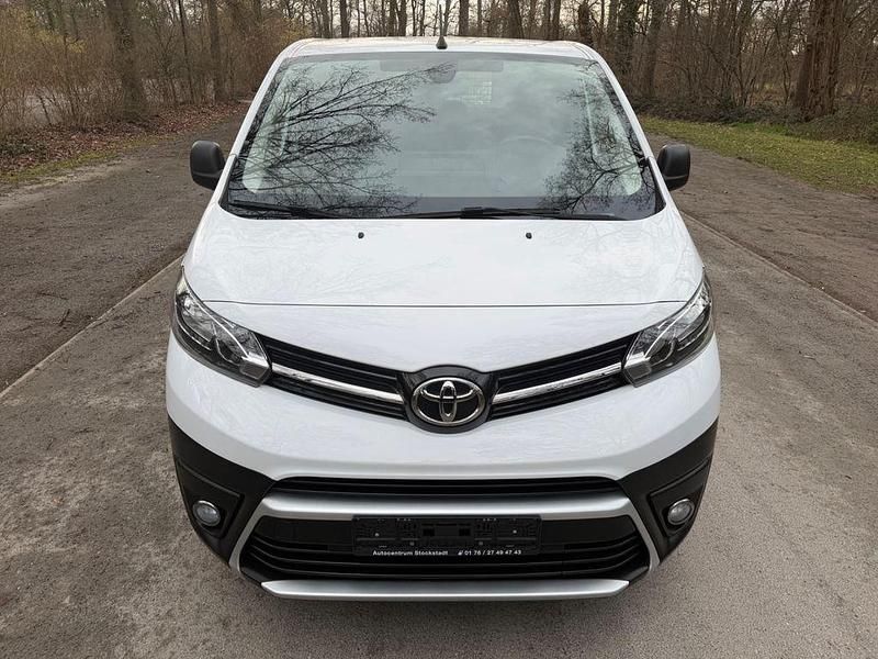Gebraucht Toyota Proace 144 PS (105 kW) 2024 Weiß Van / Kleinbus