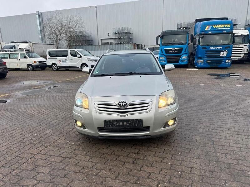 Gebraucht Toyota Avensis Sol 129 PS (94 kW) 2008 Grau Kombi