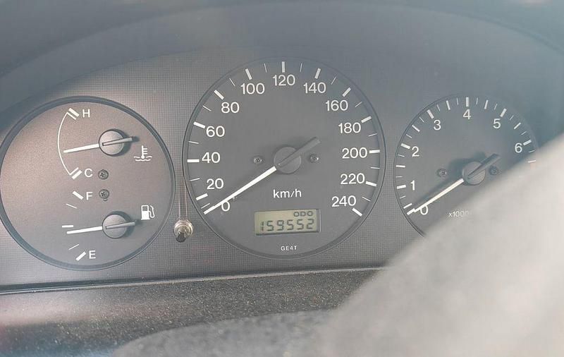 Gebraucht Mazda 626 90 PS (66 kW) 1998 Rot Kleinwagen