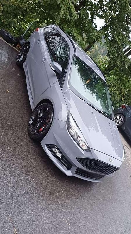Gebraucht Ford Focus ST 250 PS (183 kW) 2018 Grau Kombi