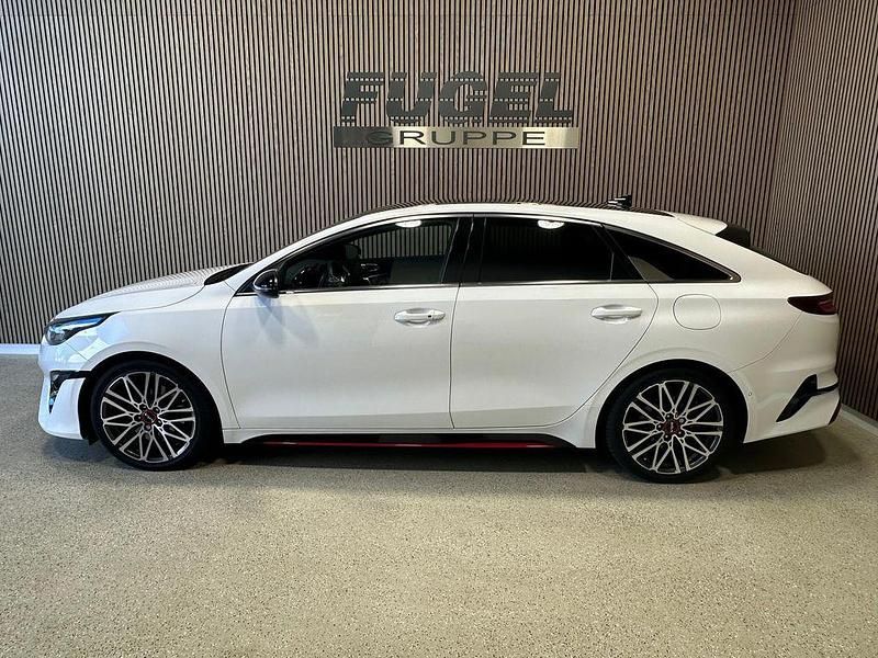 Gebraucht Kia ProCeed GT 204 PS (150 kW) 2023 Deluxeweiss met. Kleinwagen