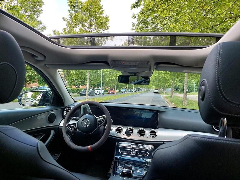 Gebraucht Mercedes E300 245 PS (180 kW) 2019 Schwarz Limousine