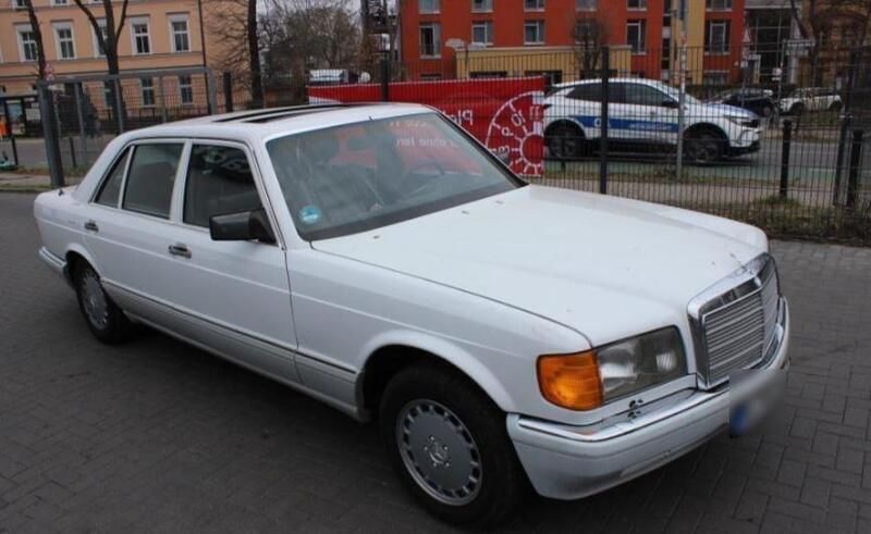 Weiß Gebraucht 1990 Mercedes 560 Limousine | 30.000 € - Bild 1/4