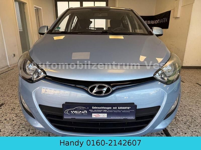 Gebraucht Hyundai i20 Edition 86 PS (63 kW) 2013 Blau Kleinwagen