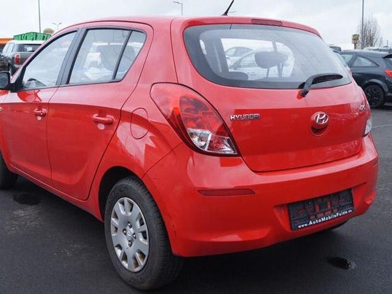 Gebraucht Hyundai i20 Edition 130 PS (95 kW) 2013 Rot Kleinwagen