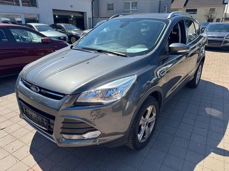 Grau Gebraucht 2015 Ford Kuga Titanium SUV | 8.450 € (Guter Preis) - Bild 1/4