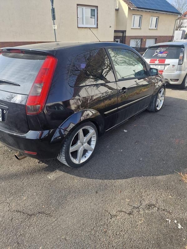 Gebraucht Ford Fiesta 101 PS (74 kW) 2002 Blau Kleinwagen