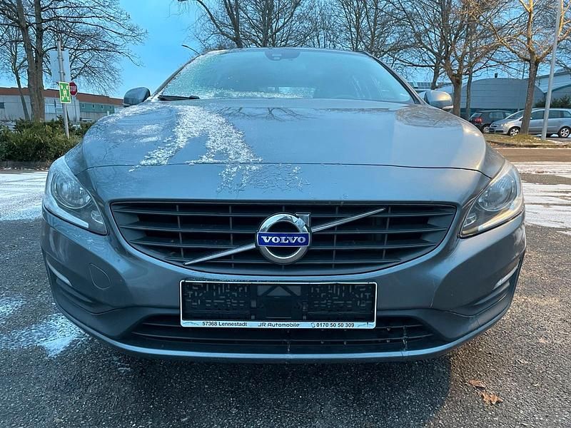Gebraucht Volvo V60 120 PS (88 kW) 2018 Grau Kombi