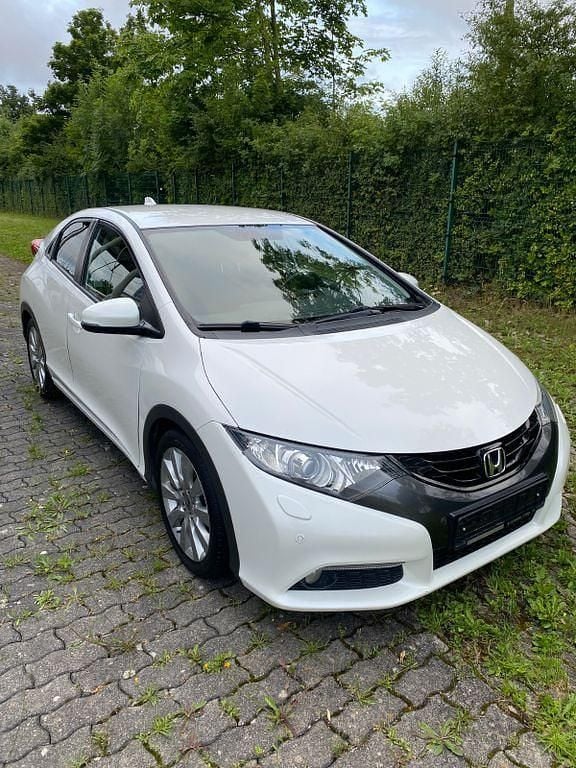 Weiß Gebraucht 2013 Honda Civic Executive Limousine | 8.499 € (Fairer Preis) - Bild 1/4