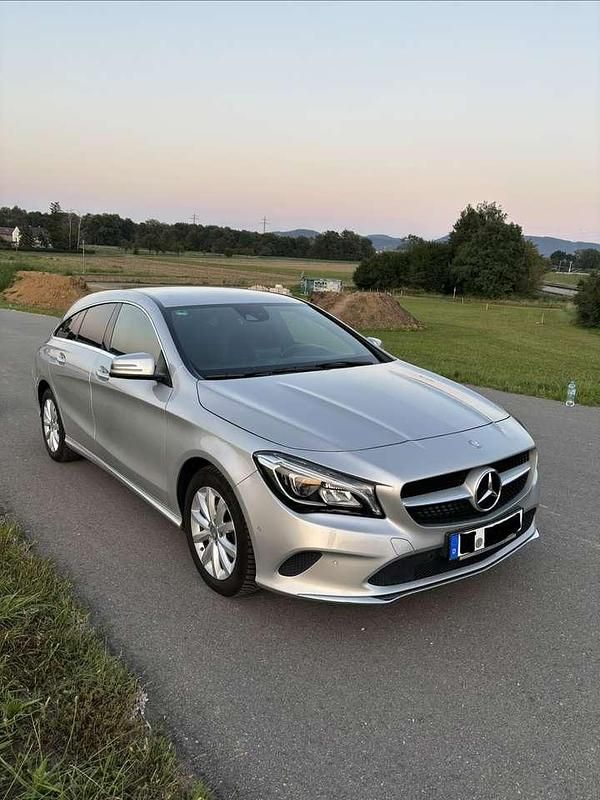 Gebraucht Mercedes CLA200 136 PS (100 kW) 2016 Grau Kombi
