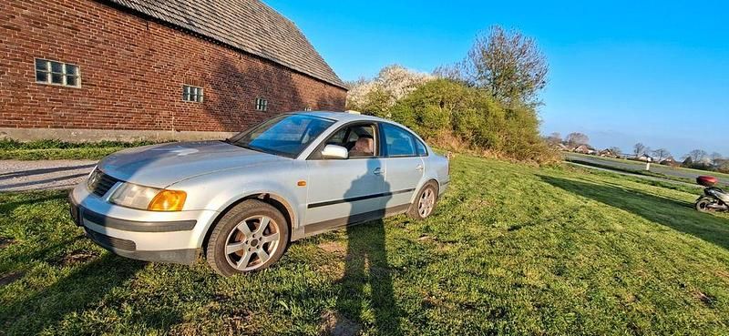 Gebraucht VW Passat Basis 101 PS (74 kW) 1996 Silber Limousine