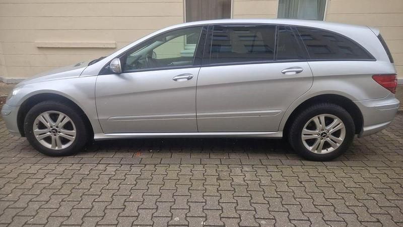 Gebraucht Mercedes R320 224 PS (164 kW) 2008 Silber Van / Kleinbus