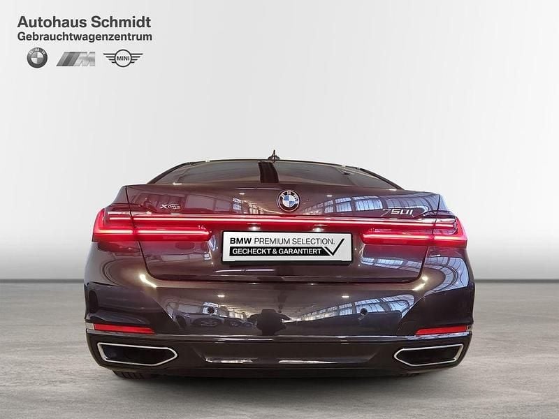 Gebraucht BMW 750 530 PS (389 kW) 2021 Grau Limousine