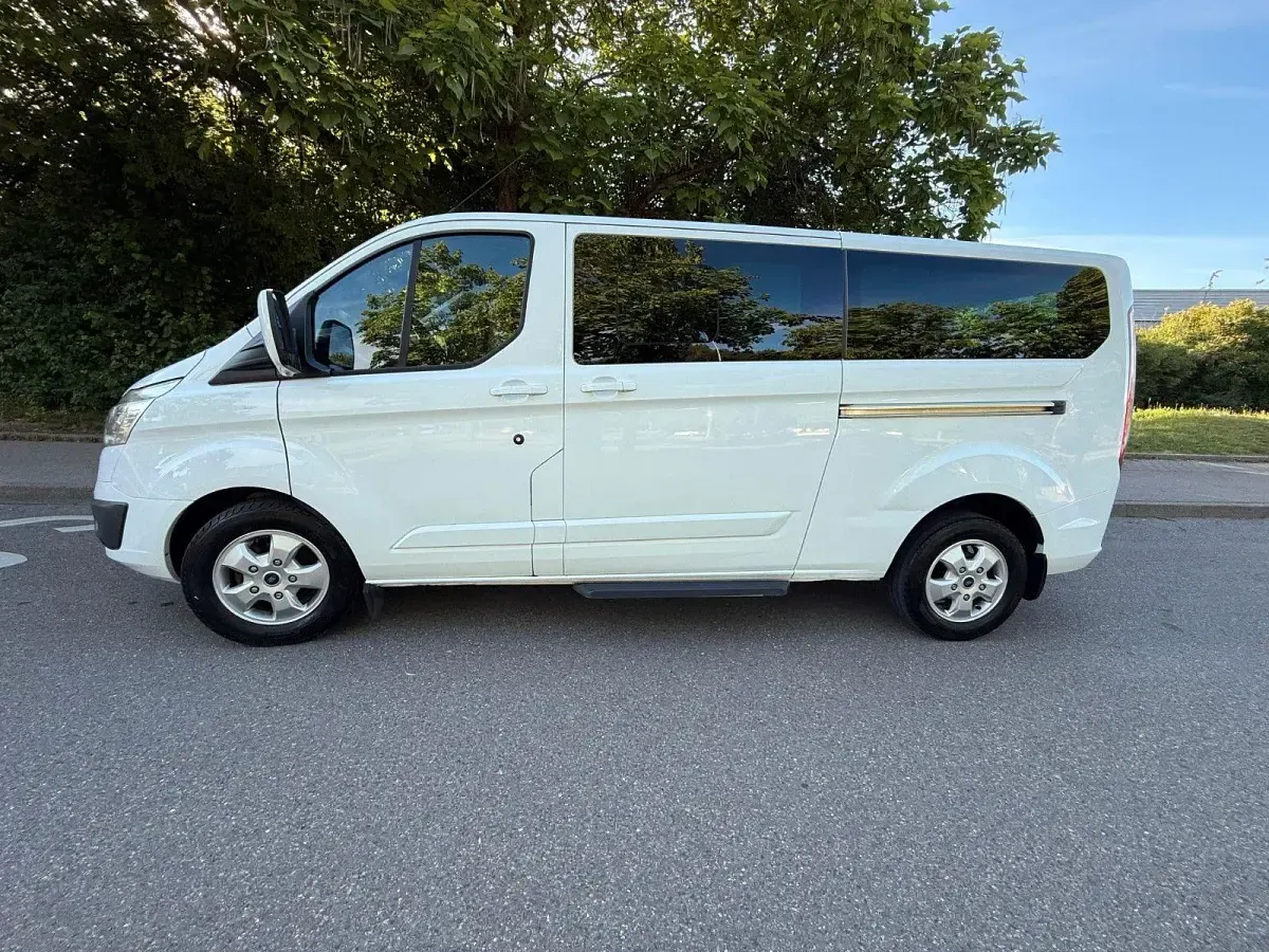 Gebraucht Ford Tourneo 131 PS (96 kW) 2016 Weiß Van / Kleinbus